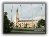 Sillamäen kirkkoa muistuttava kaupungintalo.