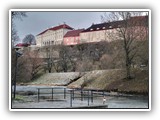 Se on jatkuvasti turistien kansoittama, siellä on eduskuntatalo ja paljon erilaisia hallintorakennuksia, suurlähetystöjä ja museoita.(2018)